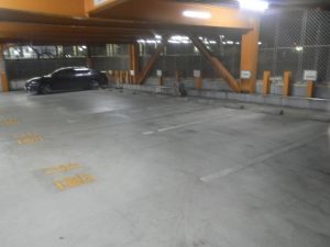 1階駐車場　施工前①