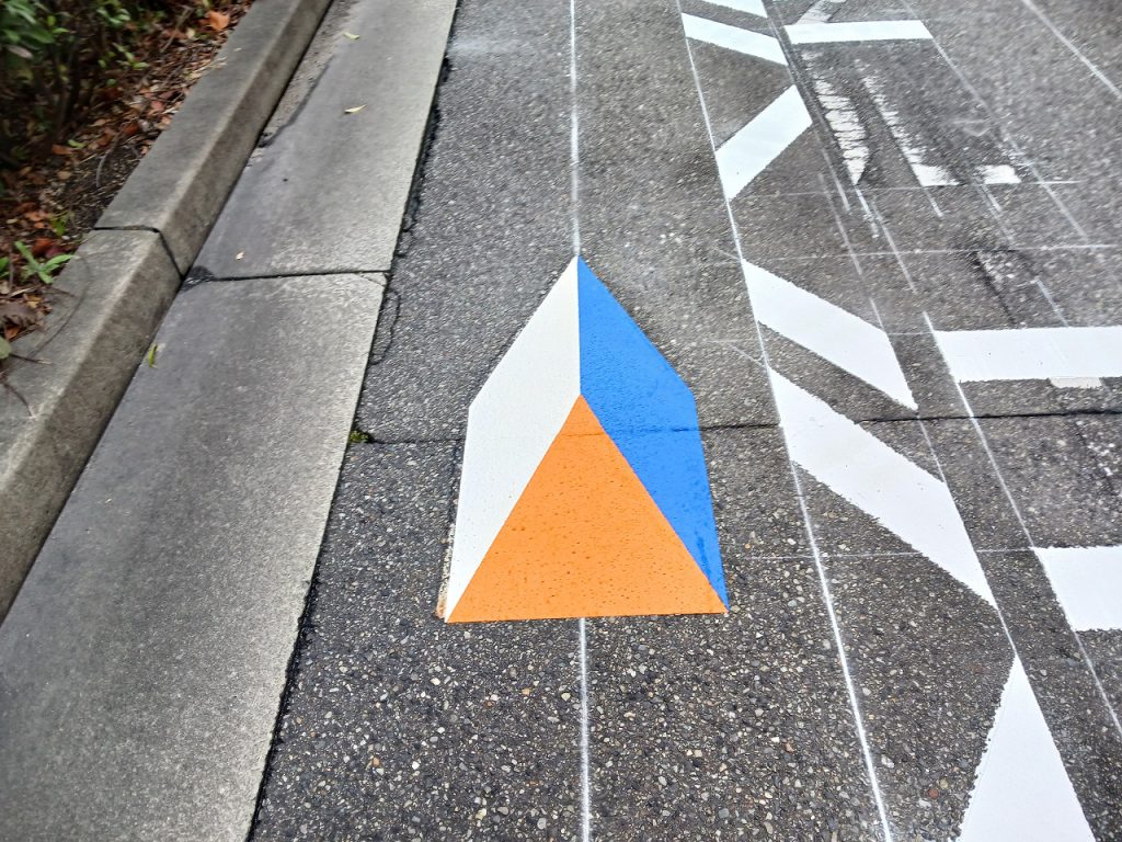 立体に見える標示!! - 日本装路株式会社