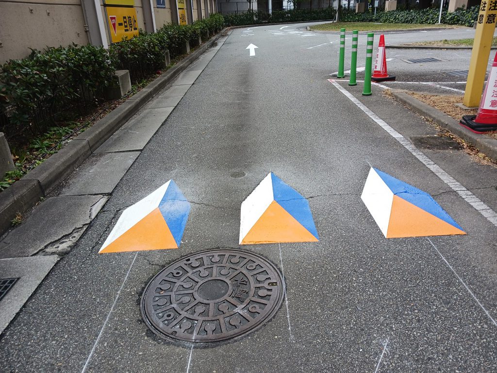 立体に見える標示!! - 日本装路株式会社